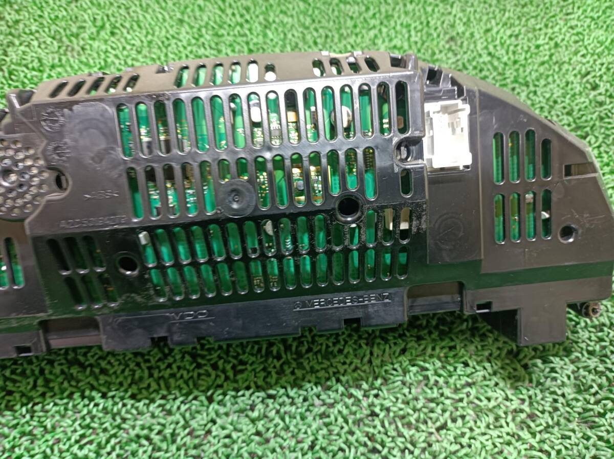 メルセデスベンツ　スピードメーター　C200ステーションワゴン　DBA-204248　204248　W204　2010?。yj　NSP259152