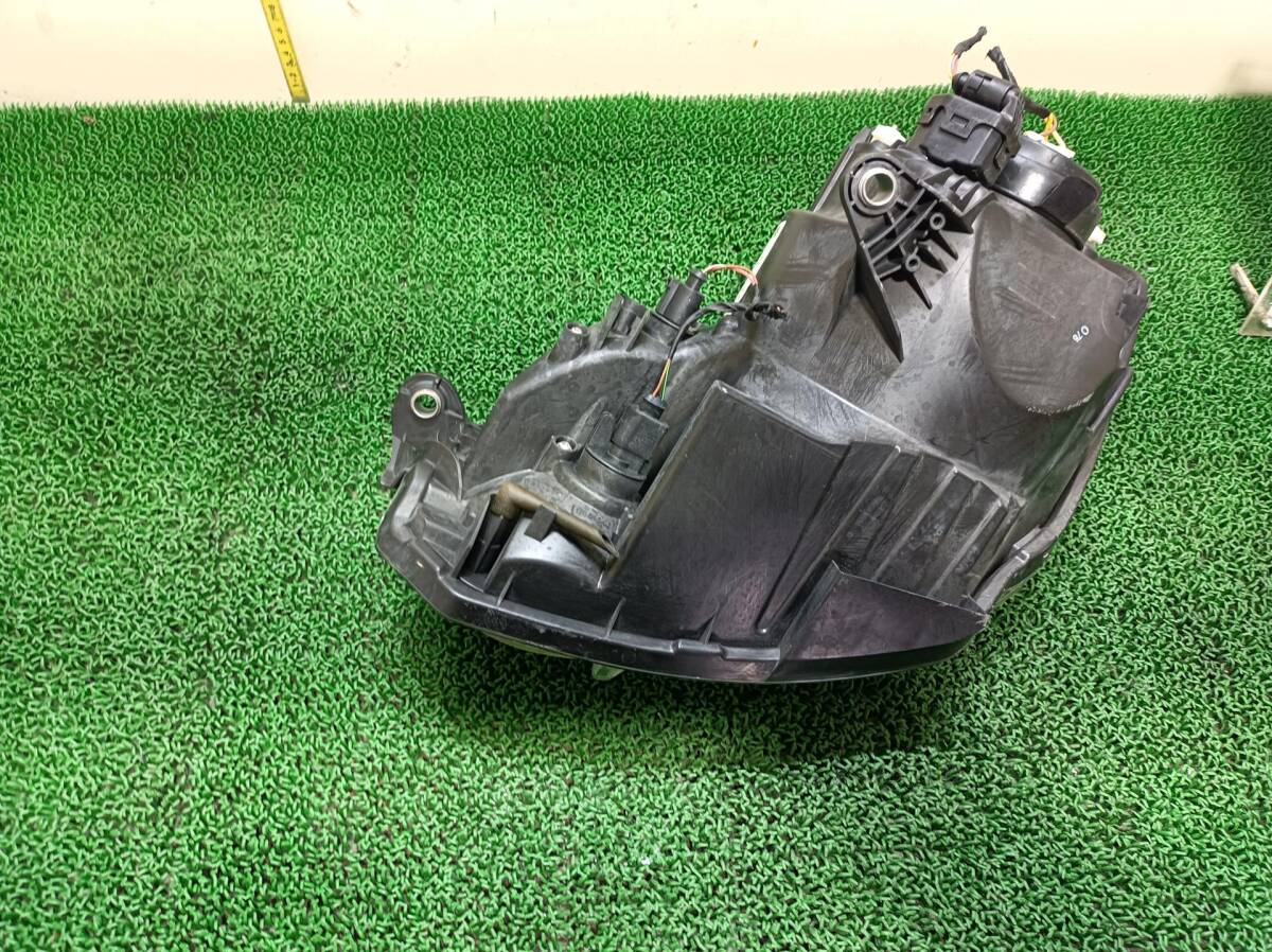 フォルクスワーゲン　ヘッドランプ　ヘッドライト　右　アップ！　DBA-AACHY　AACHY　2013?。yj　NSP259231