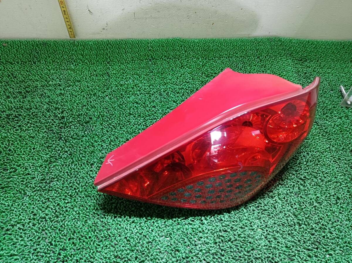 プジョー　テールライト　テールランプ　右　207　ABA-A75FY　A75FY　2007　＃hyj　NSP259456