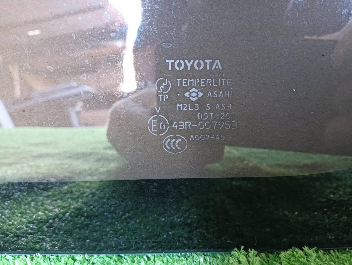 トヨタ　3列目 サイドガラス　左　ハイエース　CBF-TRH200K　TRH200K　KDH200、KDH200K、KDH200V、KDH201、KDH201K　2004 ＃hyj　NSP258710