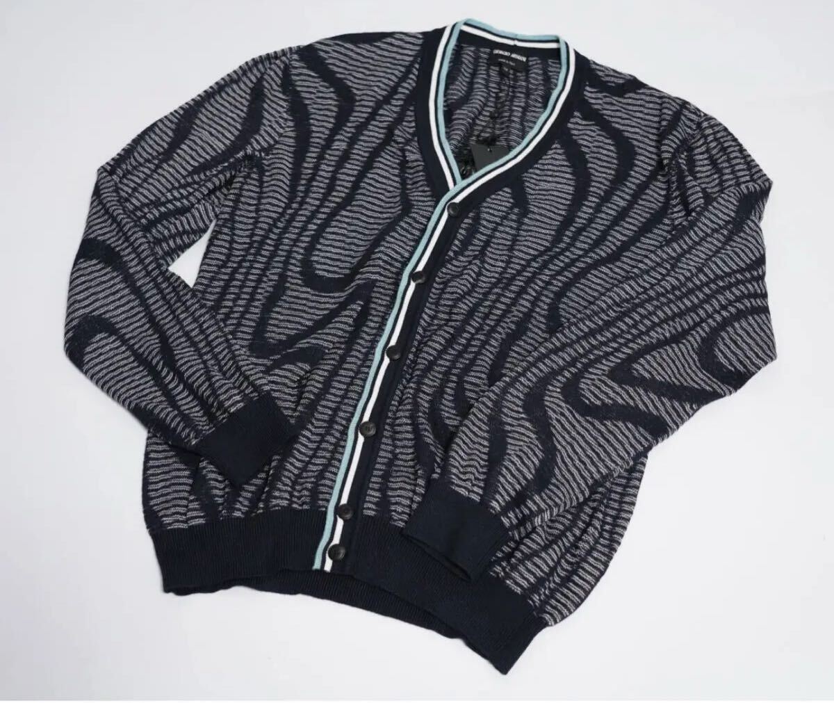 ほぼ新品】ジョルジオアルマーニ カーディガン GIORGIO ARMANI ほぼ新品】ジョルジオアルマーニ カーディガン GIORGIO ARMANI