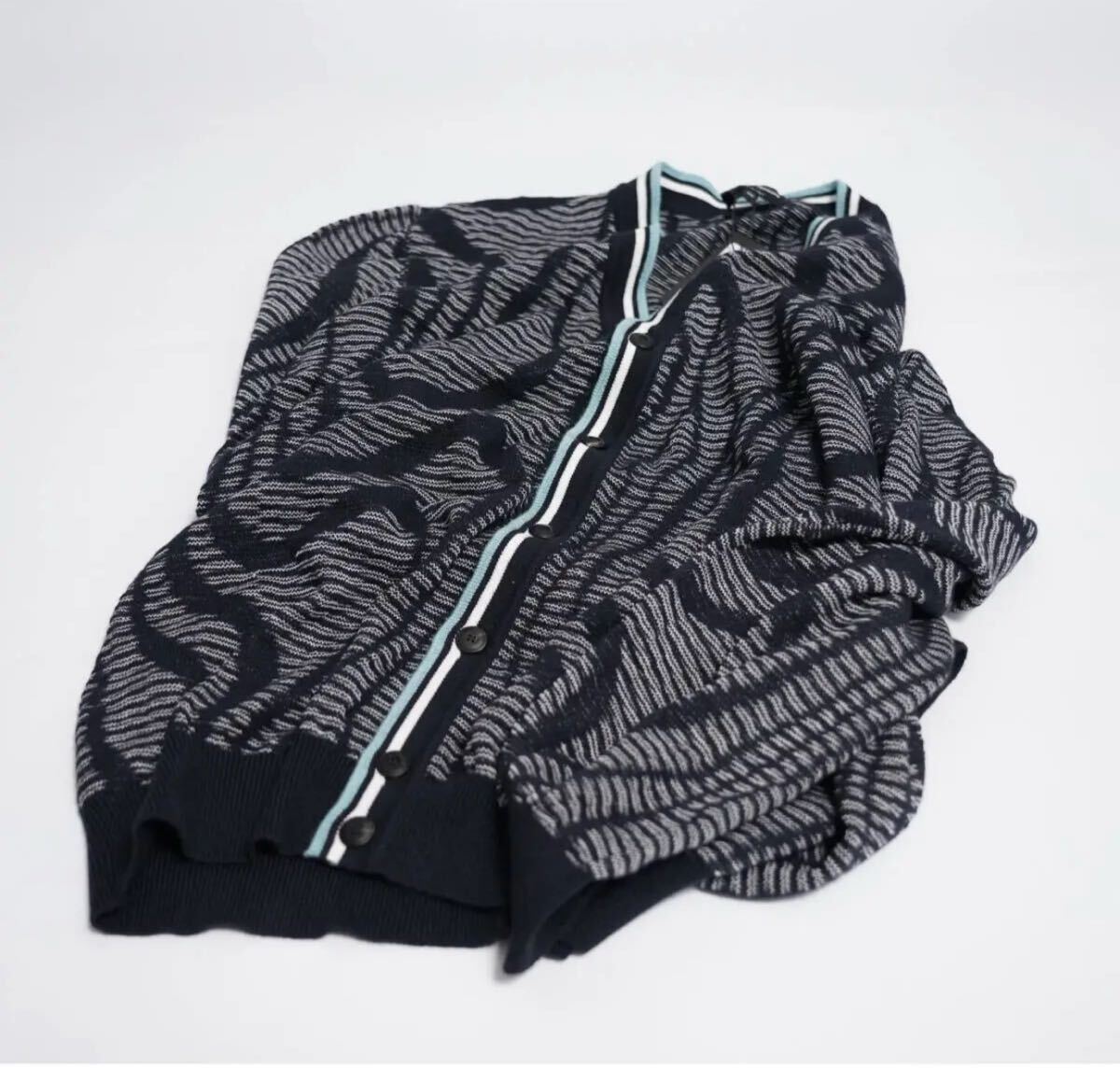 ほぼ新品】ジョルジオアルマーニ カーディガン GIORGIO ARMANI ほぼ新品】ジョルジオアルマーニ カーディガン GIORGIO ARMANI