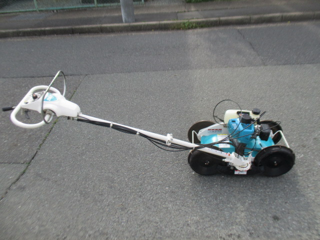クボタ自走式草刈機GC-K300、カルモ=4WDー良程度(本体 クボタ自走式草刈機GC-K300、カルモ=4WDー良程度(本体