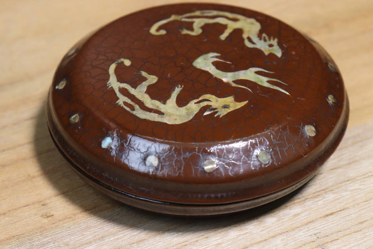 唐物青貝双龍螺鈿香合 茶道具 漆器 断文 堆朱 鉄瓶 壷 茶杓 茶碗 唐物青貝双龍螺鈿香合 茶道具 漆器 断文 堆朱 鉄瓶 壷 茶杓 茶碗
