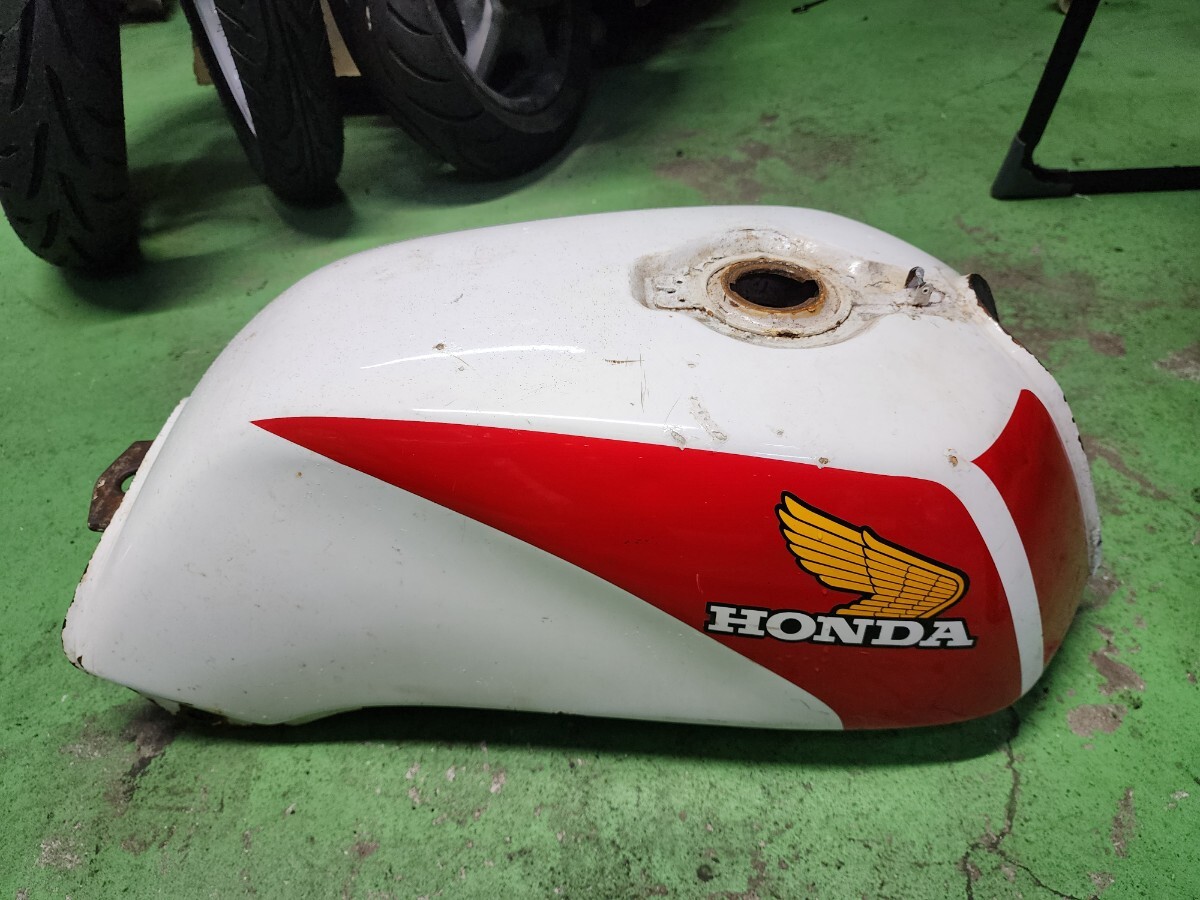 ホーク 当時物 タンク cb250t cb250n cb400n cb400t 外装 当時物 ホーク 当時物 タンク cb250t cb250n cb400n cb400t 外装 当時物