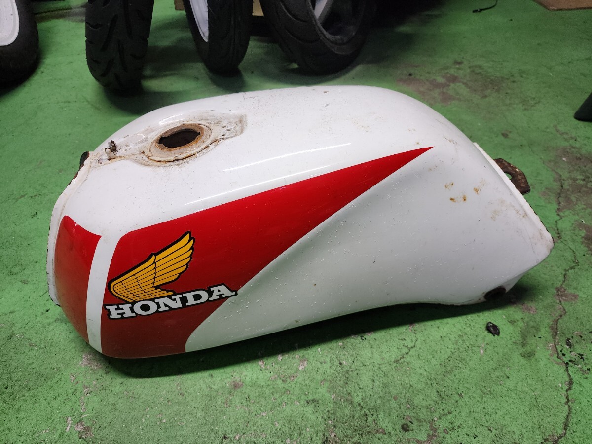 ホーク 当時物 タンク cb250t cb250n cb400n cb400t 外装 当時物 ホーク 当時物 タンク cb250t cb250n cb400n cb400t 外装 当時物
