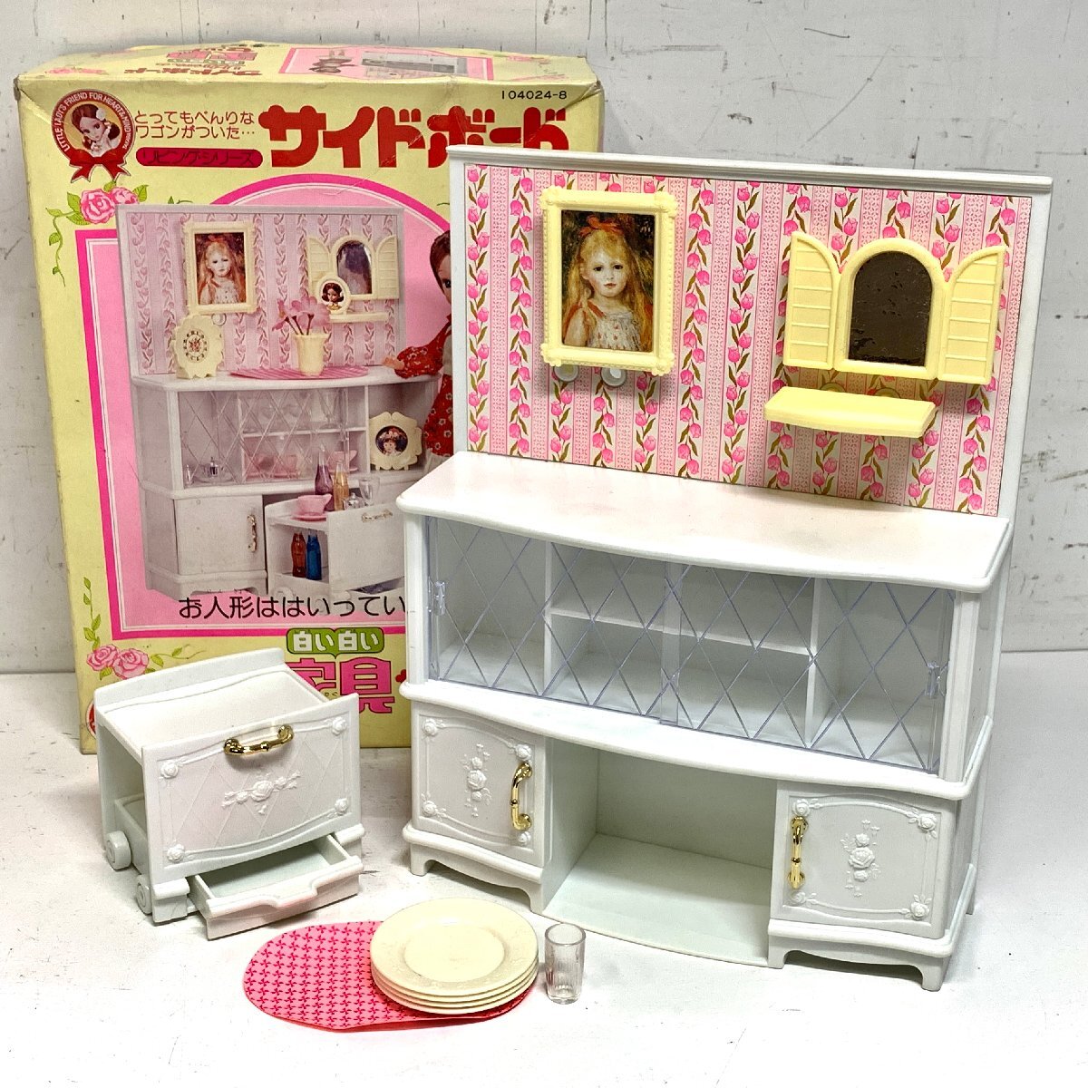 ジャンク】タカラ リカちゃんの 白い白い家具セット ほか まとめ ジャンク】タカラ リカちゃんの 白い白い家具セット ほか まとめ