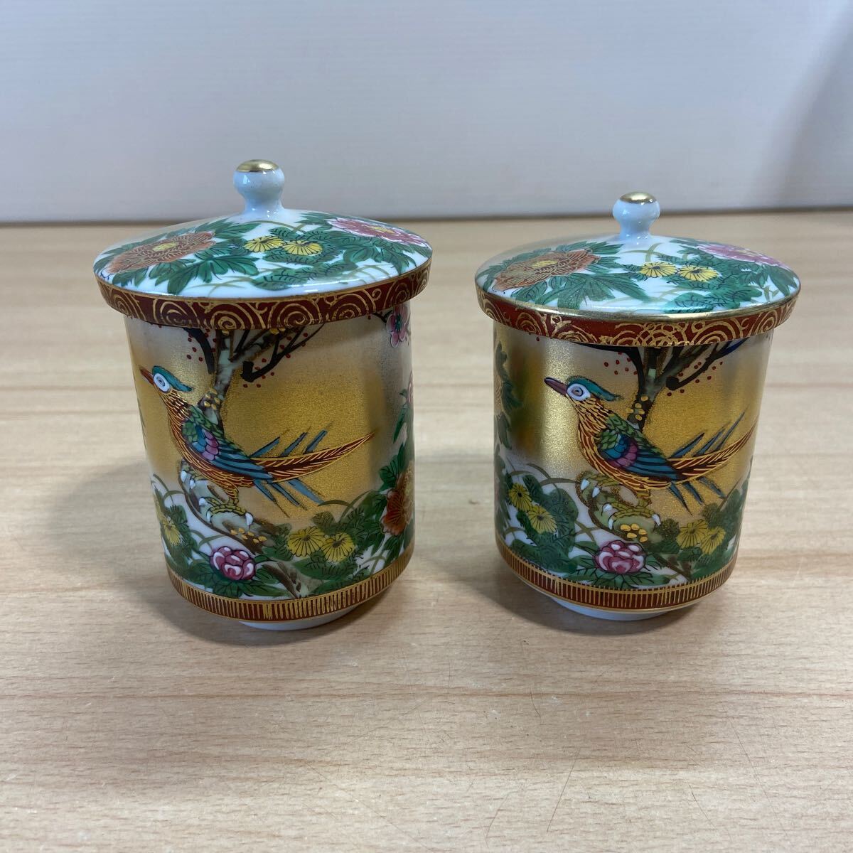 ☆ 九谷焼 組湯呑み 夫婦湯呑 湯呑み 蓋つき 啓峰 秀山 孔雀 ☆ 九谷焼 組湯呑み 夫婦湯呑 湯呑み 蓋つき 啓峰 秀山 孔雀