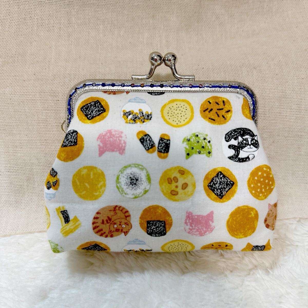 ハンドメイド☆がま口☆ふんわり貓ちゃんとお煎餅☆財布☆小銭入れ☆小物入れ?がま口ポーチ がま口財布リップ入れ ?コインケース 
