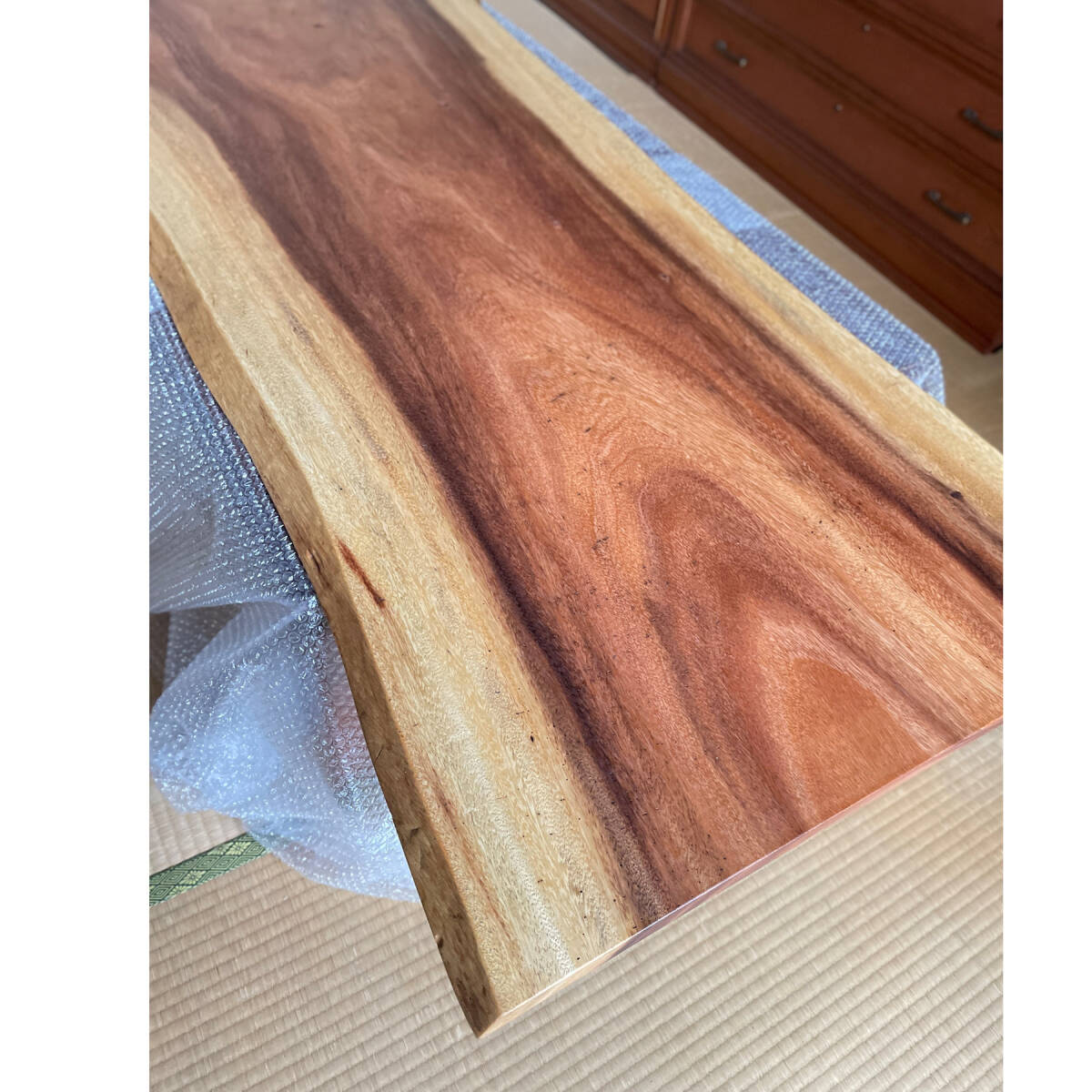 モンキーポッド 一枚板 1900×64~81×26mm 未使用 オイル仕上げ モンキーポッド 一枚板 1900×64~81×26mm 未使用 オイル仕上げ