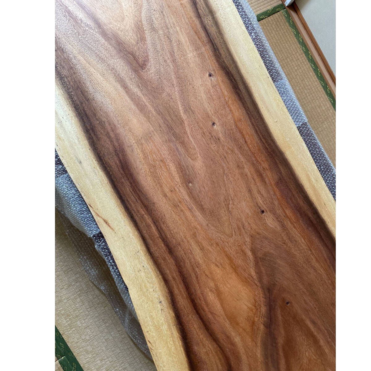モンキーポッド 一枚板 1900×64~81×26mm 未使用 オイル仕上げ モンキーポッド 一枚板 1900×64~81×26mm 未使用 オイル仕上げ
