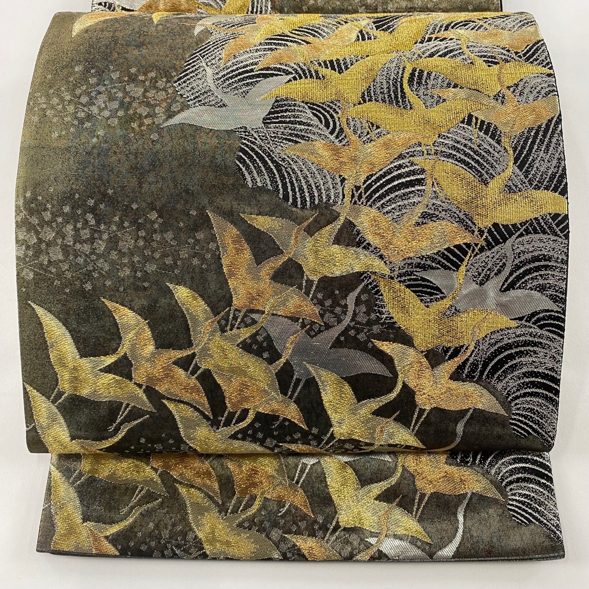 袋帯 美品 名品 じゅらく 落款 加山又造 千羽鶴 波 箔 金糸 金色 袋帯 美品 名品 じゅらく 落款 加山又造 千羽鶴 波 箔 金糸 金色