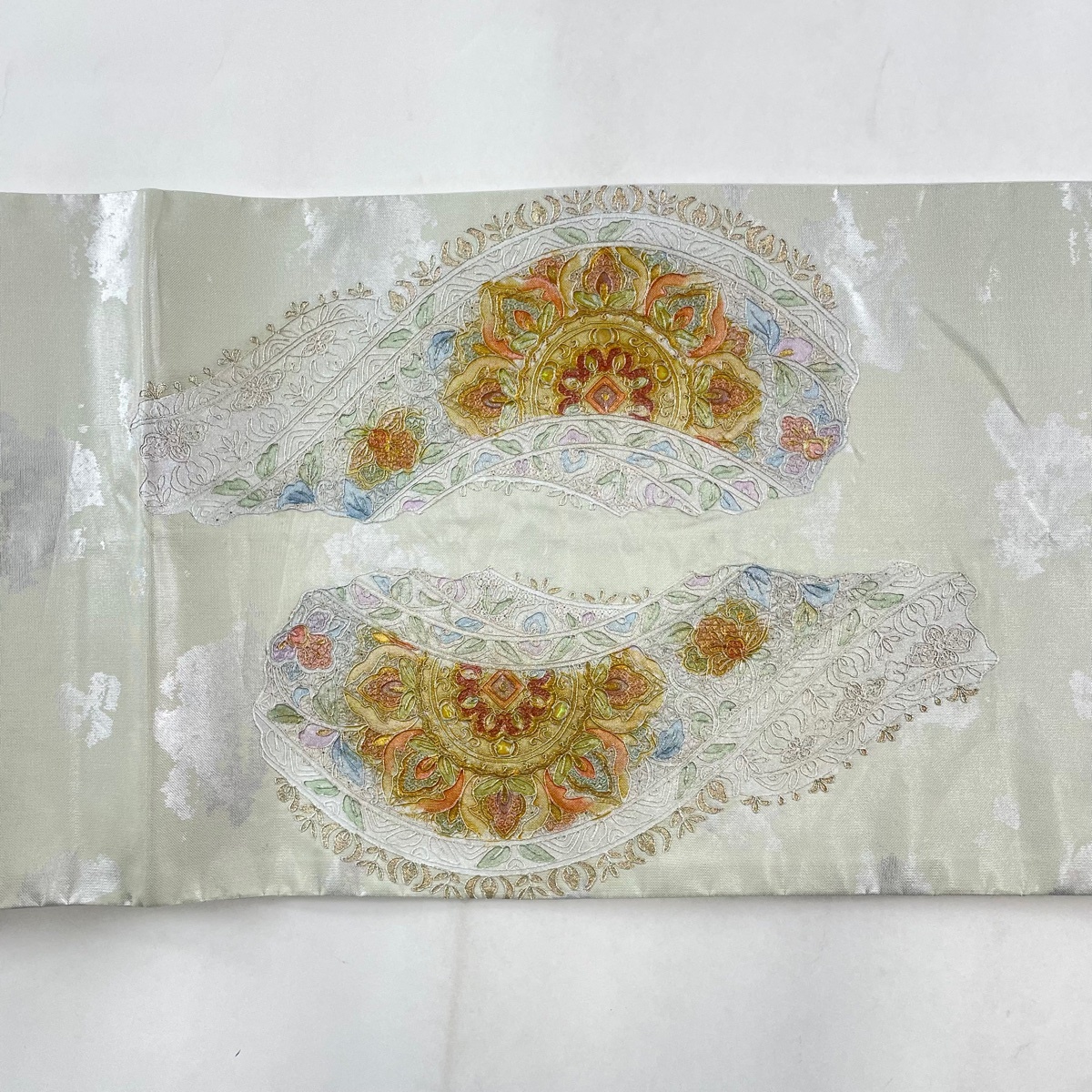袋帯 美品 秀品 孔雀 草花 金銀彩 螺鈿 灰緑 お太鼓柄 正絹 袋帯 美品 秀品 孔雀 草花 金銀彩 螺鈿 灰緑 お太鼓柄 正絹