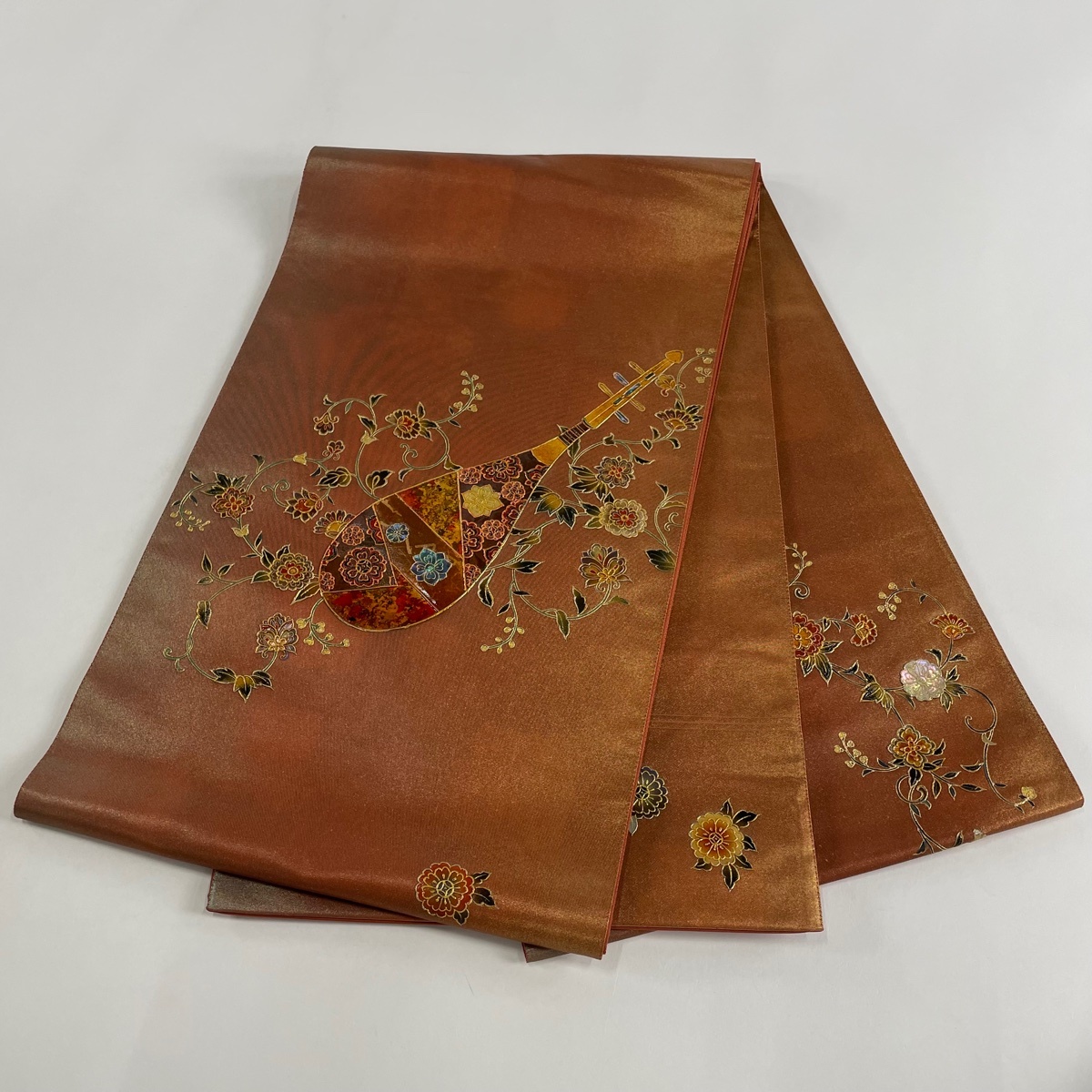 袋帯 美品 秀品 関西仕立て 陶漆箔 琵琶 花唐草 螺鈿 金彩 茜色 袋帯 美品 秀品 関西仕立て 陶漆箔 琵琶 花唐草 螺鈿 金彩 茜色