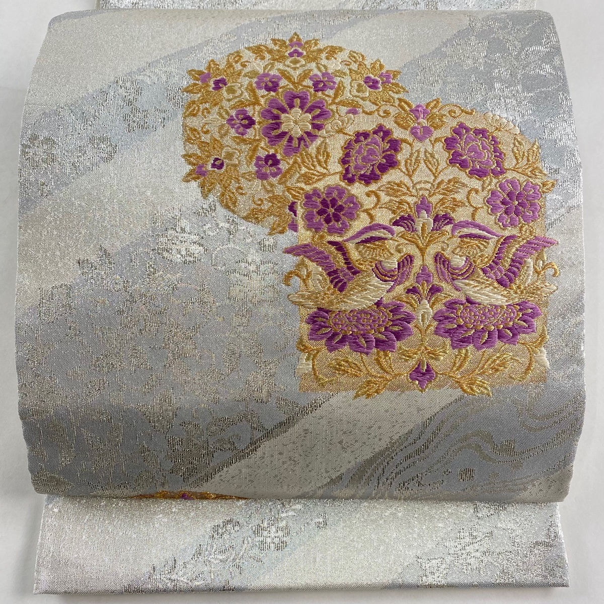 袋帯 美品 名品 じゅらく 落款 帝王紫 向かい鳥 草花 唐織 金糸 袋帯 美品 名品 じゅらく 落款 帝王紫 向かい鳥 草花 唐織 金糸