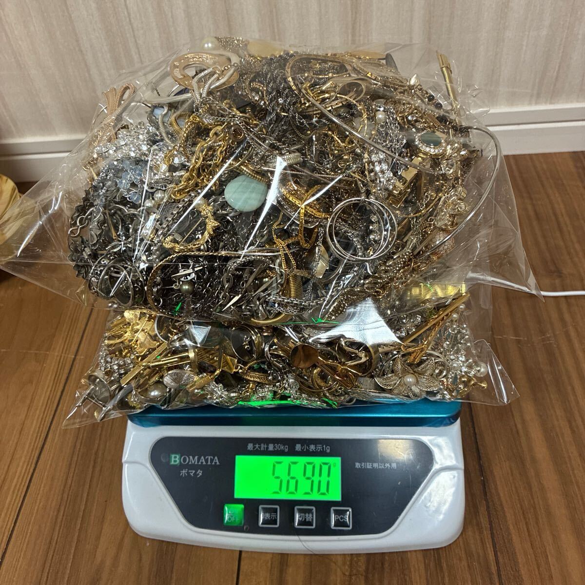 金属製アクセサリー 金杯 大量おまとめセット 10.6kg ネックレス 金属製アクセサリー 金杯 大量おまとめセット 10.6kg ネックレス