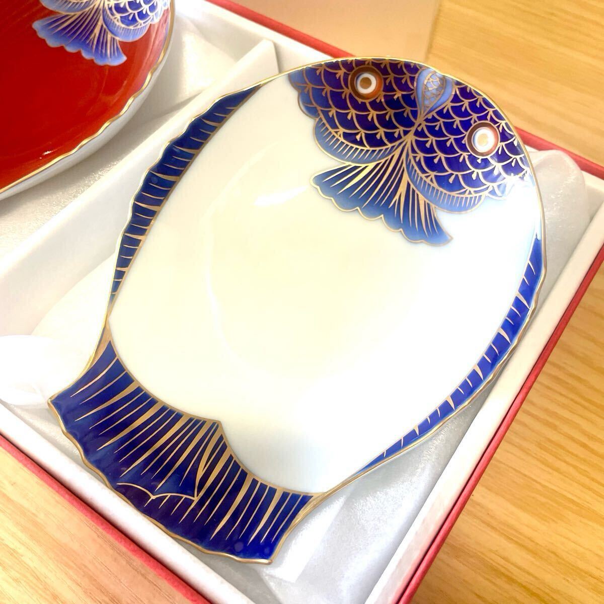 深川製磁 皿 特別意匠 金彩 染錦紅白魚型 組皿(深川製磁)|売買 深川製磁 皿 特別意匠 金彩 染錦紅白魚型 組皿(深川製磁)|売買