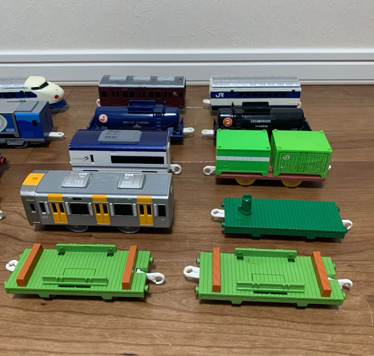 美品】 TOMY プラレール 電車 貨車 まとめ売り レール 美品】 TOMY プラレール 電車 貨車 まとめ売り レール