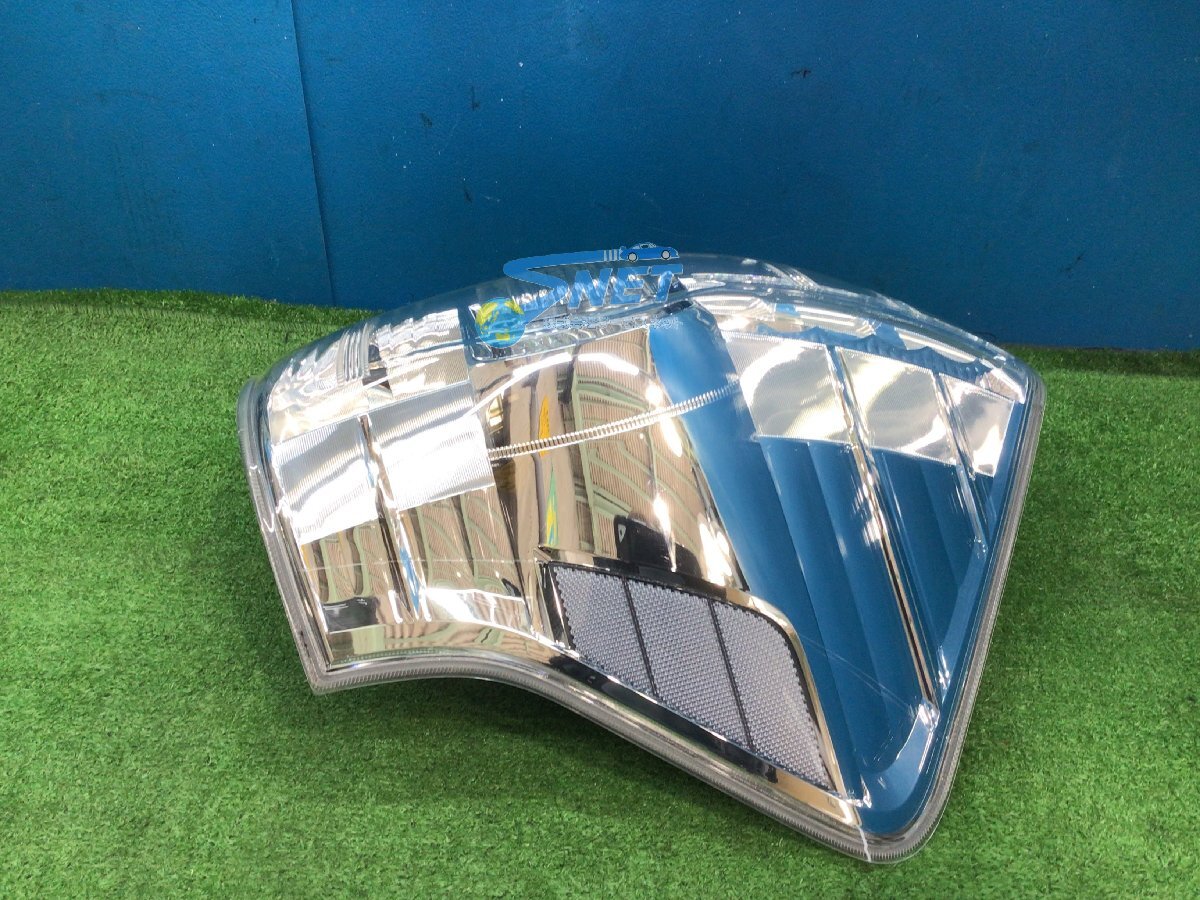 トヨタ プリウスα ZVW41W 純正 右テールランプ ライト 81551 トヨタ プリウスα ZVW41W 純正 右テールランプ ライト 81551