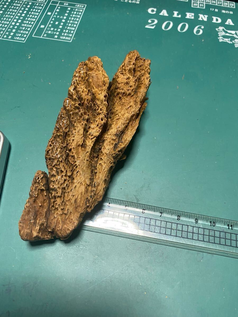 天然沈香樹香木「菩薩沈香」原木93.1g 茶道具 六國五味伽羅黄熟 天然沈香樹香木「菩薩沈香」原木93.1g 茶道具 六國五味伽羅黄熟