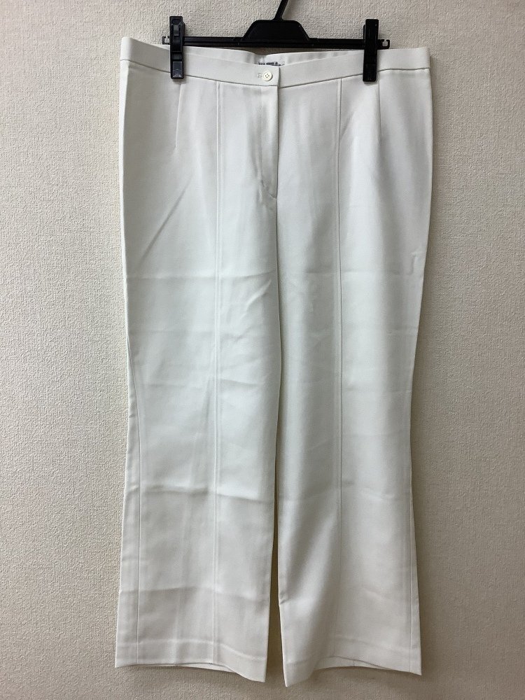 M2 タグ付き未使用！ 白のパンツ すっきりヒップ サイズ4L