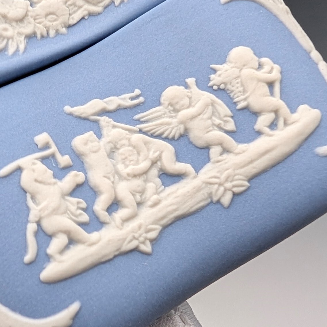 英国ヴィンテージ ウェッジウッド ジャスパーウェア製 豆型