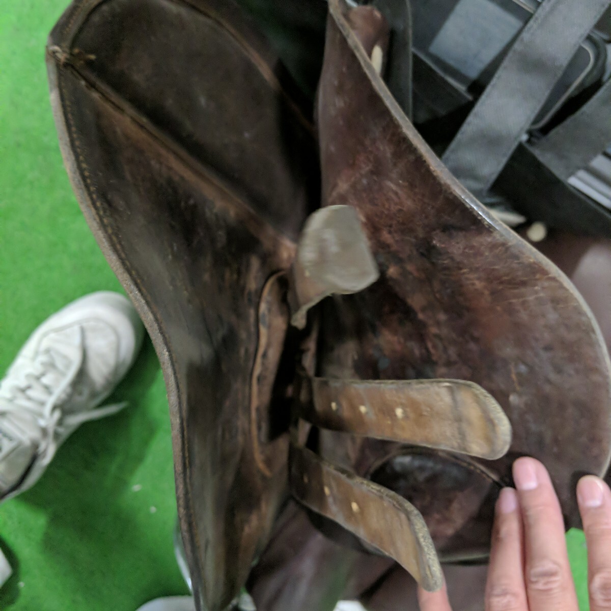 sksz404 ○ 鞍 乗馬 乗馬鞍 腹帯 鐙 革 乗馬用品 馬具 総合鞍 sksz404 ○ 鞍 乗馬 乗馬鞍 腹帯 鐙 革 乗馬用品 馬具 総合鞍