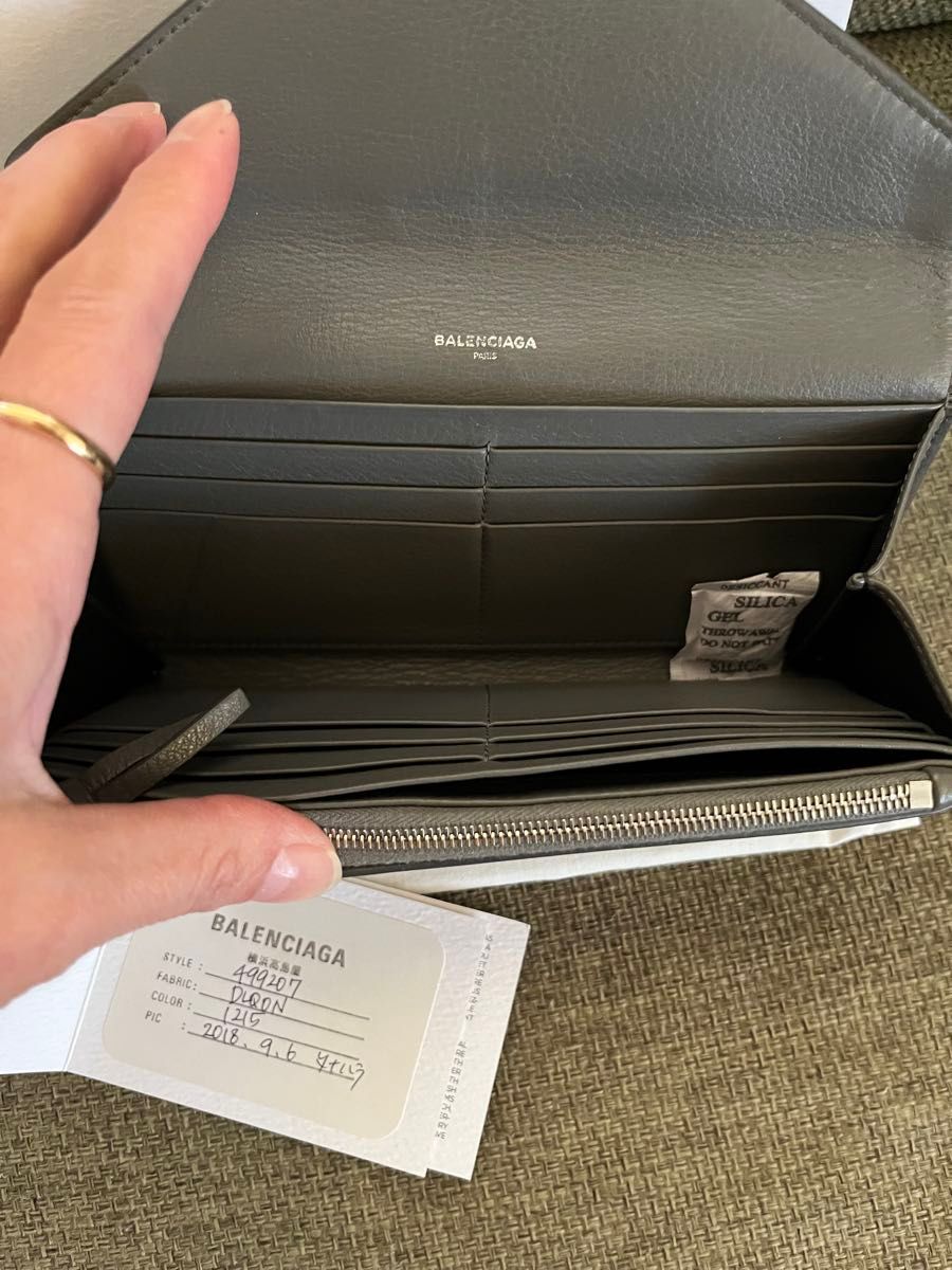 BALENCIAGA (バレンシアガ)長財布|Yahoo!フリマ(旧PayPayフリマ) BALENCIAGA (バレンシアガ)長財布|Yahoo!フリマ(旧PayPayフリマ)