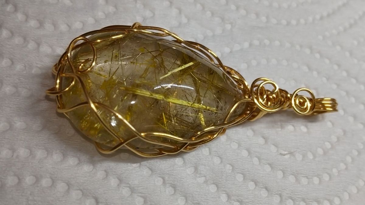 ルチルクォーツ ペンダントトップ ワイヤーアクセサリー 中の金糸がキラキラ☆透明感強い ゴージャス パワーストーン