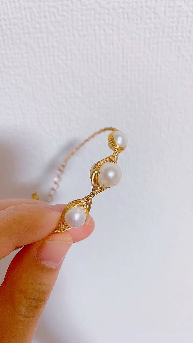 淡水パールとゴールドワイヤーのブレスレット