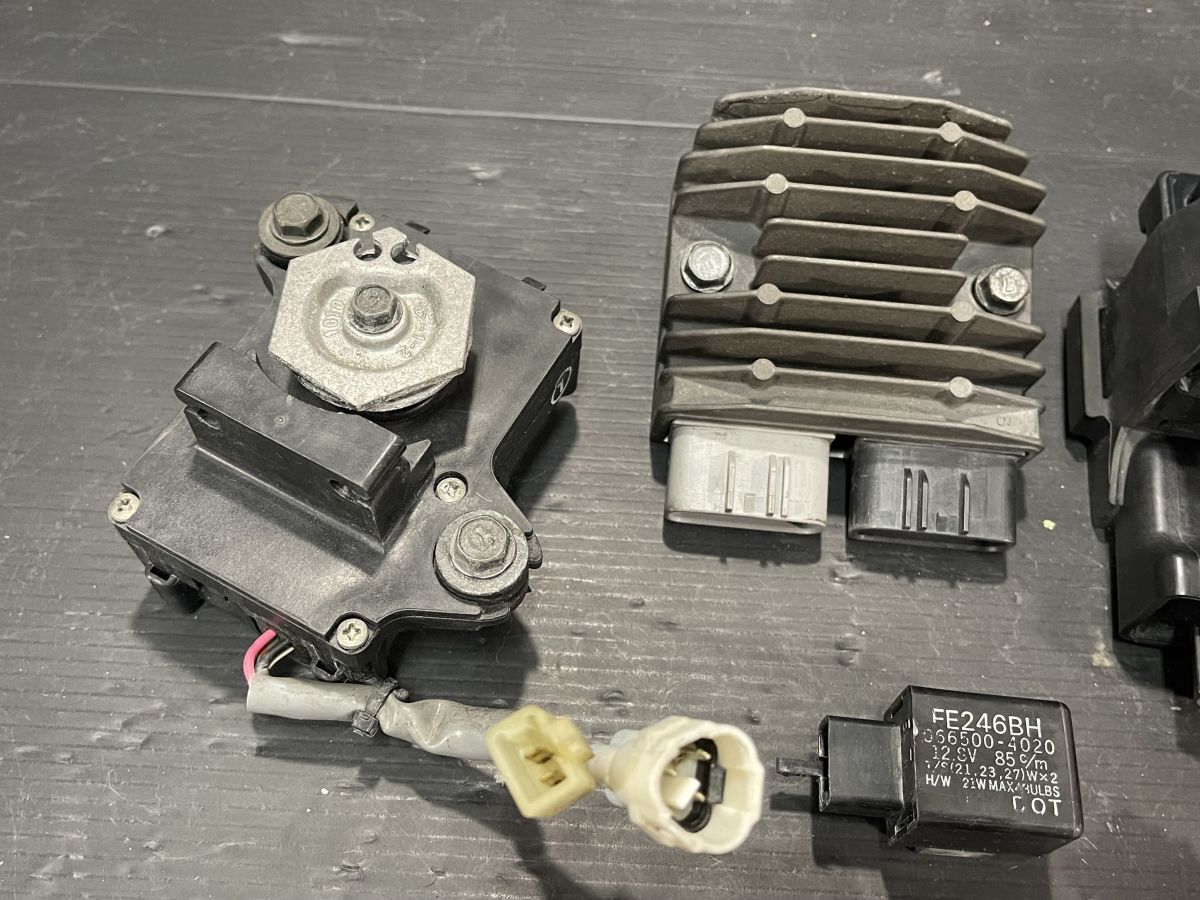 ZX-10R ZX10R 純正 ECU イグナイター レギュレーター 電装系 ZX-10R ZX10R 純正 ECU イグナイター レギュレーター 電装系