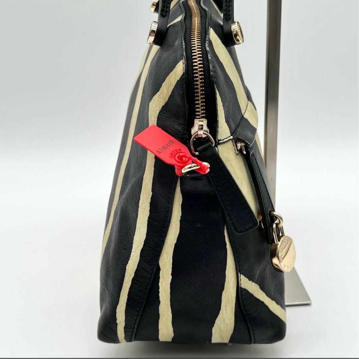 美品】FURLA フルラ PIPER パイパー ハンドバッグ 2way ハーフ 美品】FURLA フルラ PIPER パイパー ハンドバッグ 2way ハーフ