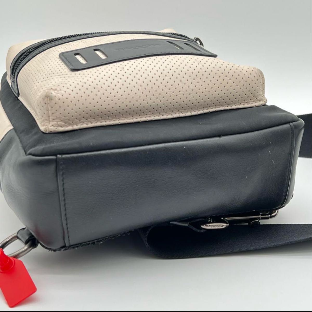良品】COACH コーチ ボディバッグ スリングバッグ ナイロン 良品】COACH コーチ ボディバッグ スリングバッグ ナイロン