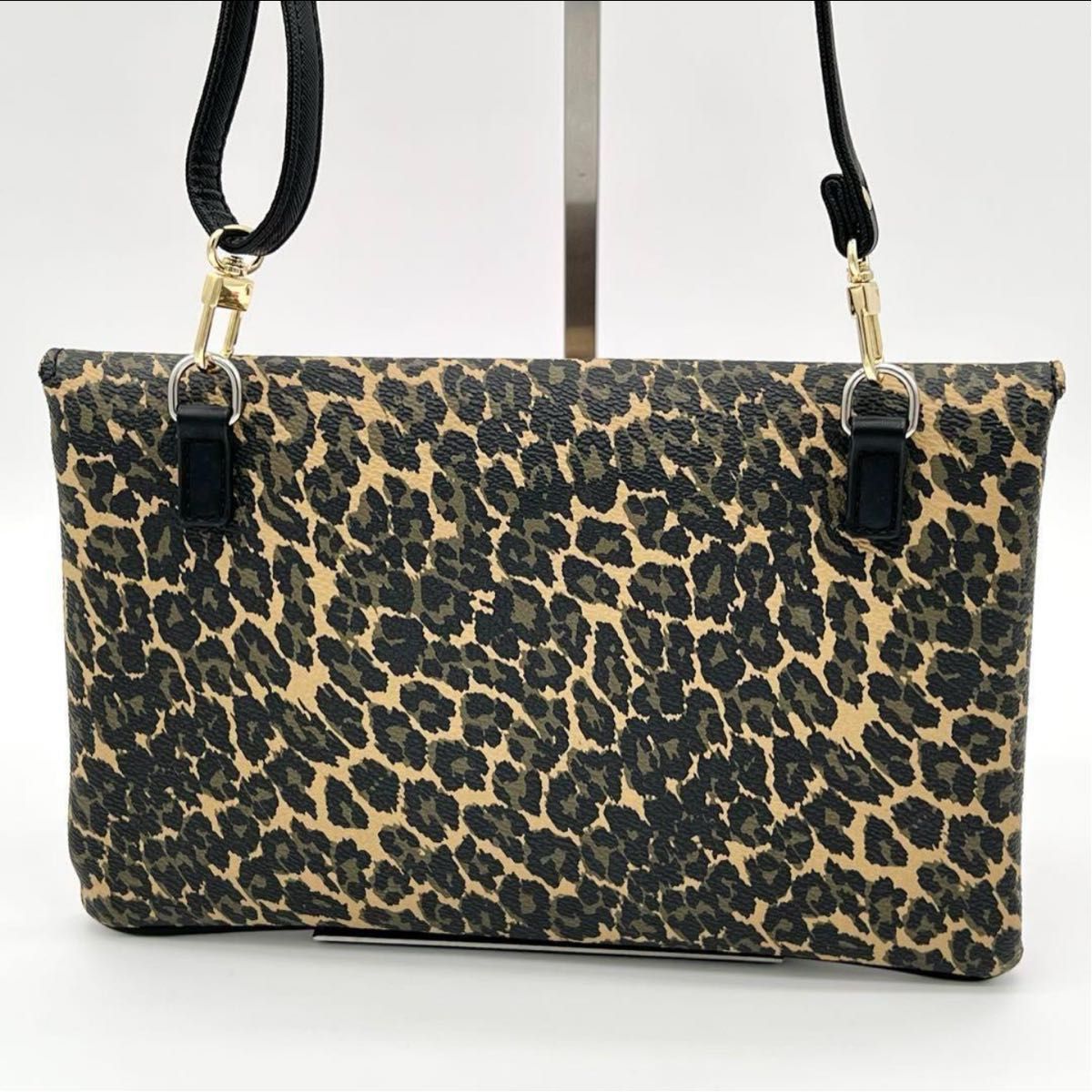 極美品】Vivienne ANGLOMANIA ショルダーバッグ レオパード 極美品】Vivienne ANGLOMANIA ショルダーバッグ レオパード