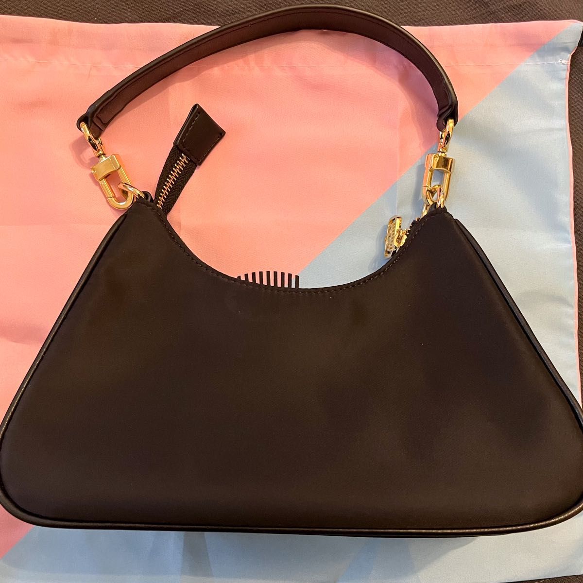 極美品 CHIARA FERRAGNI Vicky ハンドバッグ 肩掛け可能|Yahoo 極美品 CHIARA FERRAGNI Vicky ハンドバッグ 肩掛け可能|Yahoo