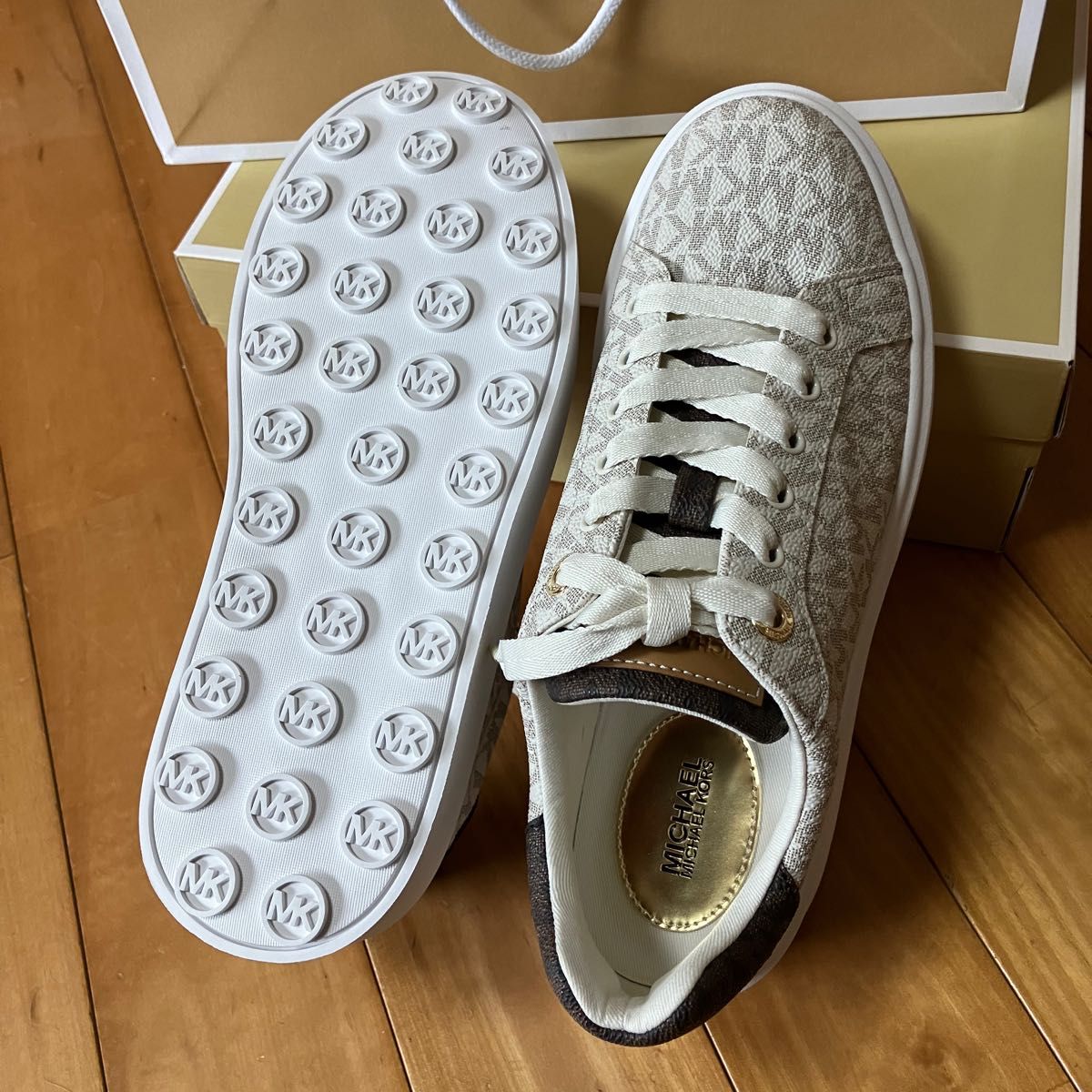 マイケルコース【MICHAEL KORS】スニーカー8M (25cm) 新品 マイケルコース【MICHAEL KORS】スニーカー8M (25cm) 新品