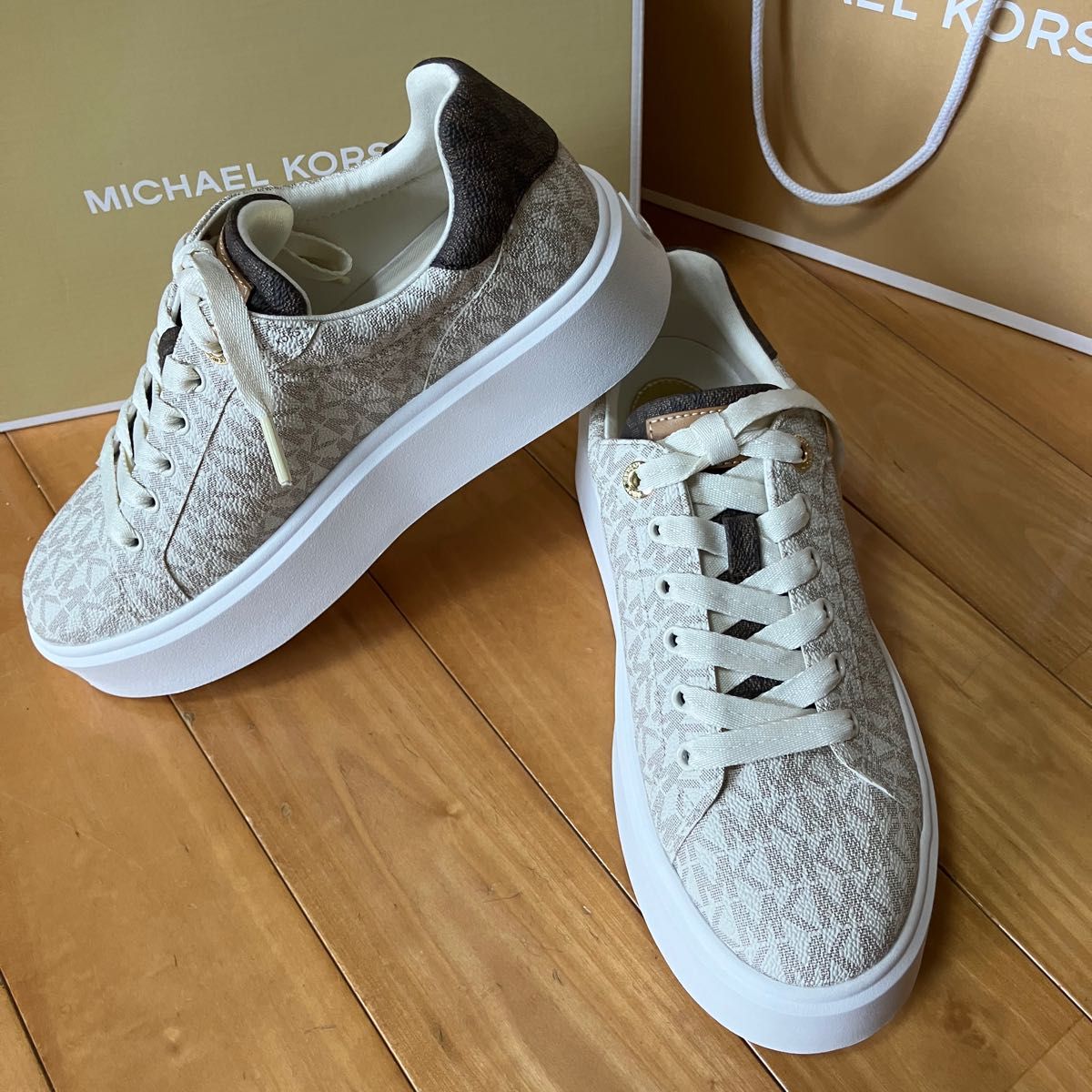 マイケルコース【MICHAEL KORS】スニーカー8M (25cm) 新品 マイケルコース【MICHAEL KORS】スニーカー8M (25cm) 新品
