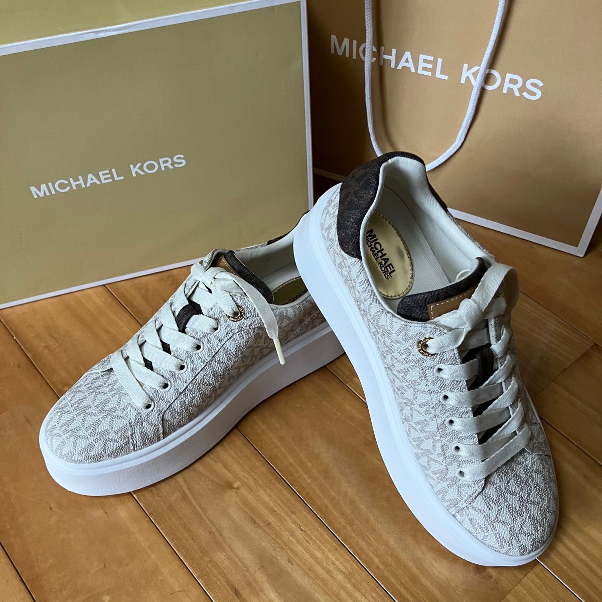 マイケルコース【MICHAEL KORS】スニーカー8M (25cm) 新品 マイケルコース【MICHAEL KORS】スニーカー8M (25cm) 新品