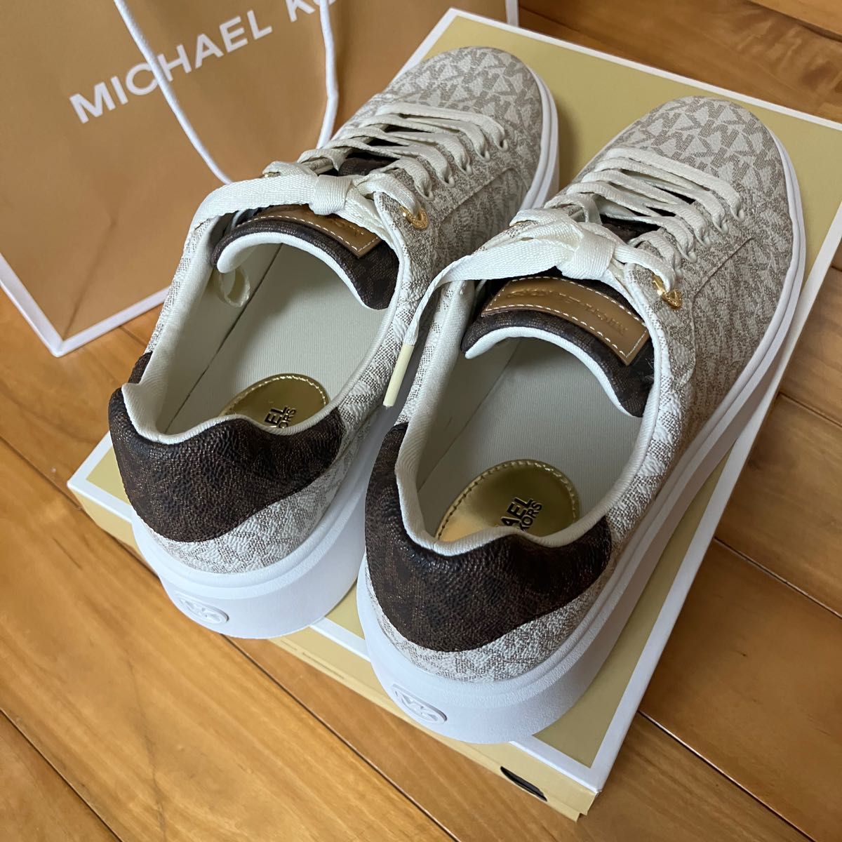 マイケルコース【MICHAEL KORS】スニーカー8M (25cm) 新品 マイケルコース【MICHAEL KORS】スニーカー8M (25cm) 新品