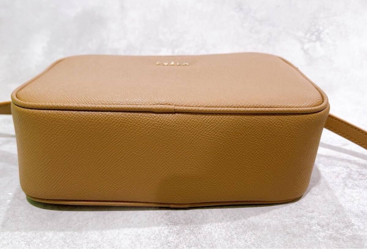 新品級】FURLA フルラ ショルダーバッグ LILLI リリークロス 新品級】FURLA フルラ ショルダーバッグ LILLI リリークロス