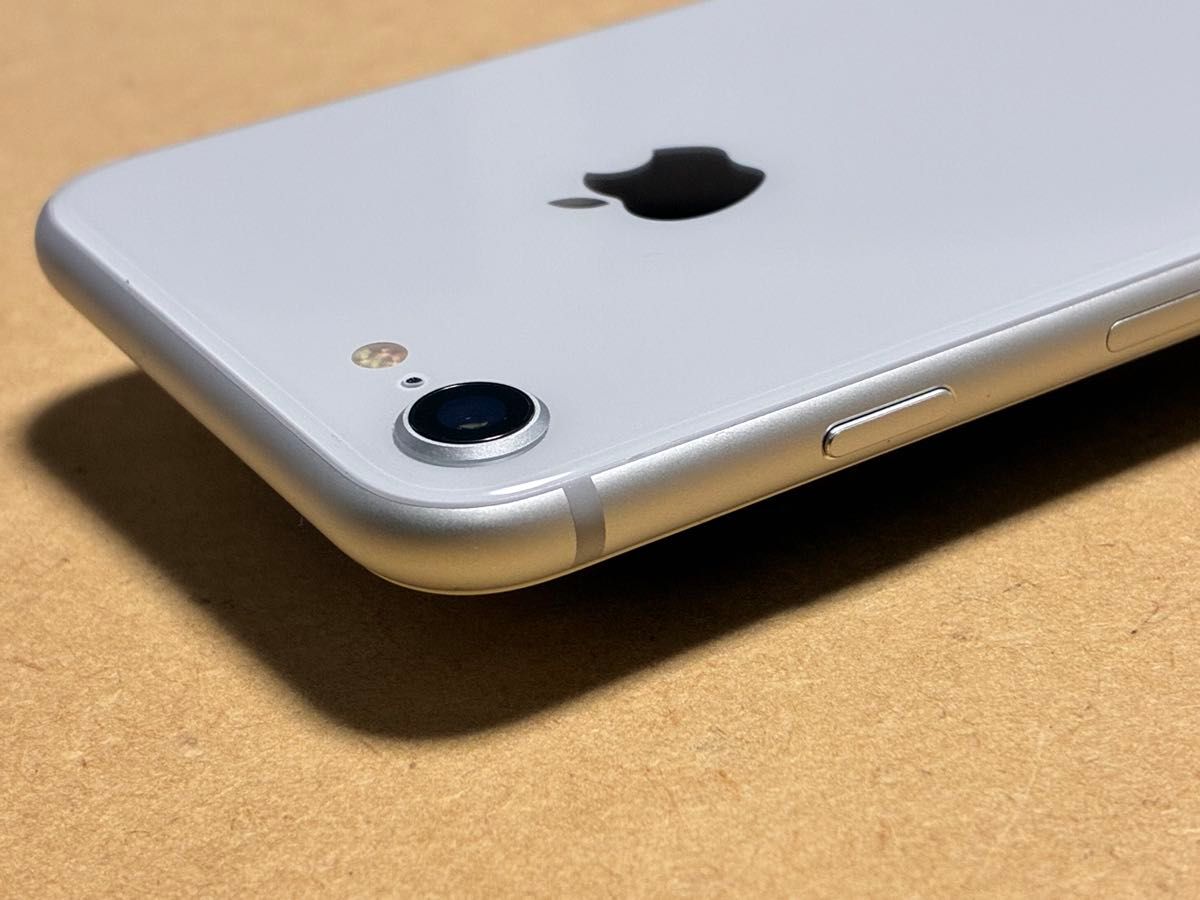 美品 iPhone8 64GB シルバー SIMロック解除済 判定 ジャンク 美品 iPhone8 64GB シルバー SIMロック解除済 判定 ジャンク