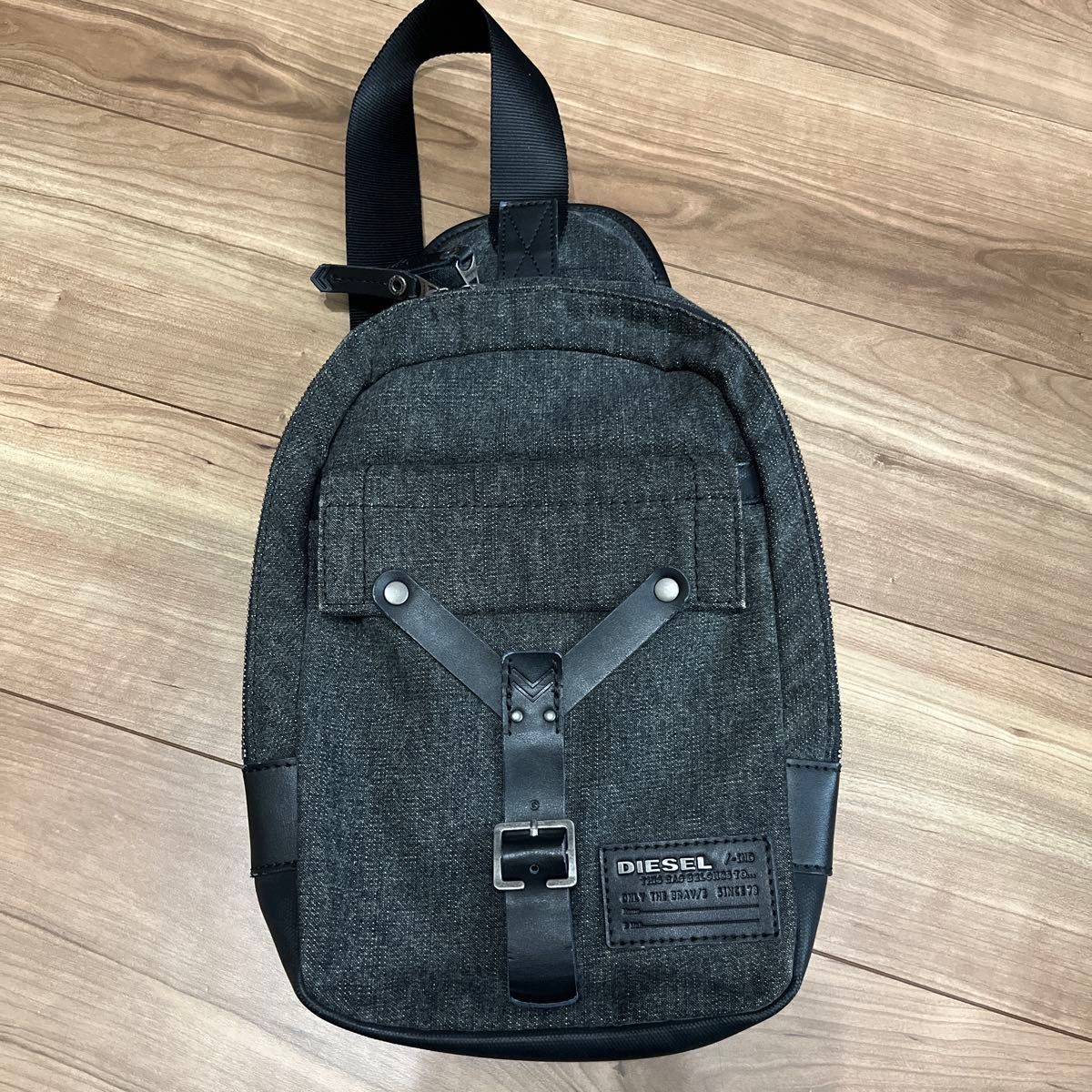 DIESEL レザー デニム ボディバッグ ワンショルダーバッグ Y2K DIESEL レザー デニム ボディバッグ ワンショルダーバッグ Y2K