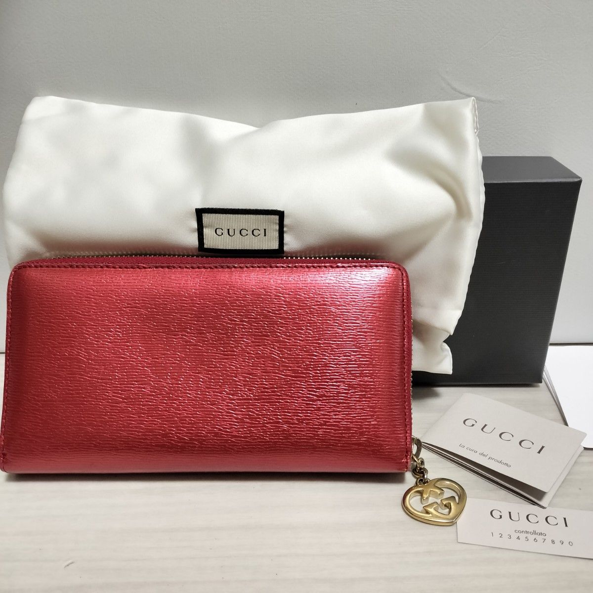 グッチ GUCCI 長財布 レッド ラブリー ハート型 ゴールド金具 グッチ GUCCI 長財布 レッド ラブリー ハート型 ゴールド金具