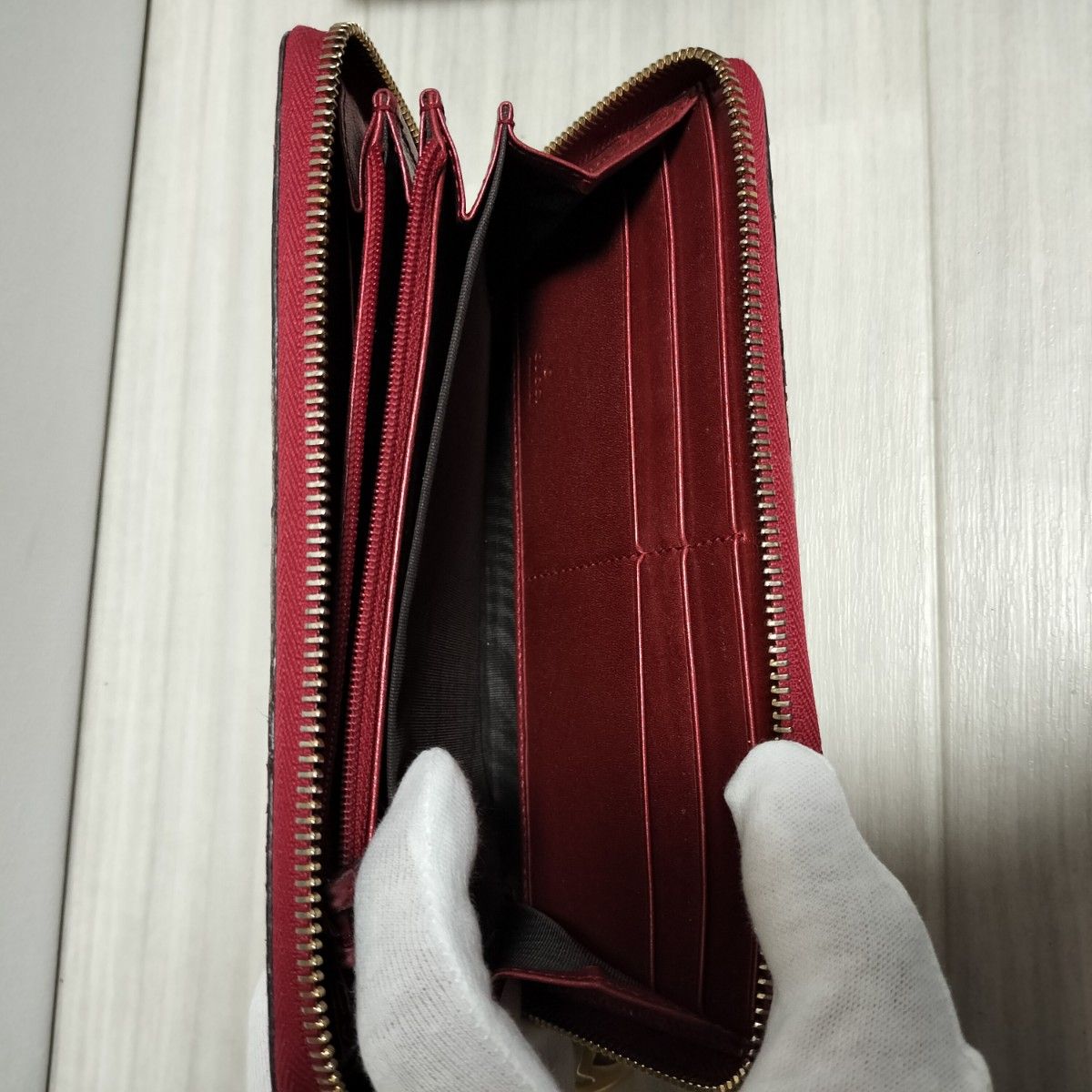 グッチ GUCCI 長財布 レッド ラブリー ハート型 ゴールド金具 グッチ GUCCI 長財布 レッド ラブリー ハート型 ゴールド金具