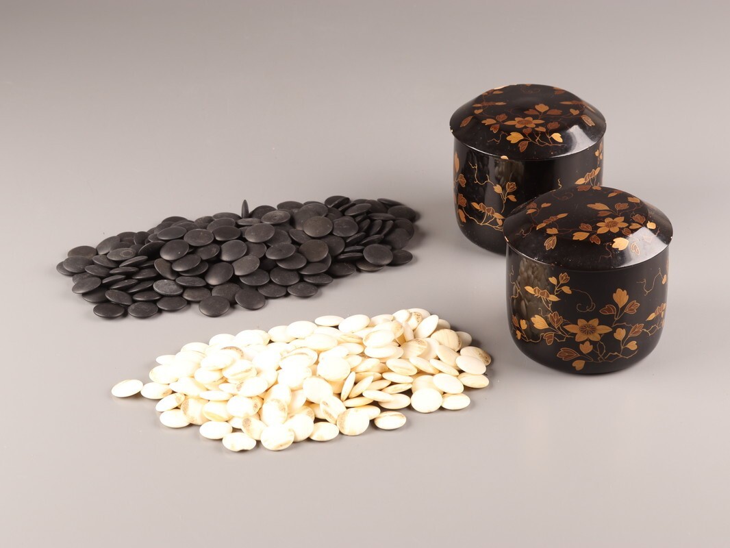 古美術 囲碁 碁石 蛤 那智黒 厚み4.9mm 漆塗 碁笥 時代物 極上品 古美術 囲碁 碁石 蛤 那智黒 厚み4.9mm 漆塗 碁笥 時代物 極上品