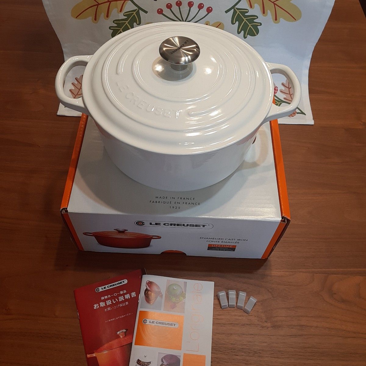 新品 ルクルーゼ ココットロンド 22cm 艶あり・ホワイト ル 新品 ルクルーゼ ココットロンド 22cm 艶あり・ホワイト ル