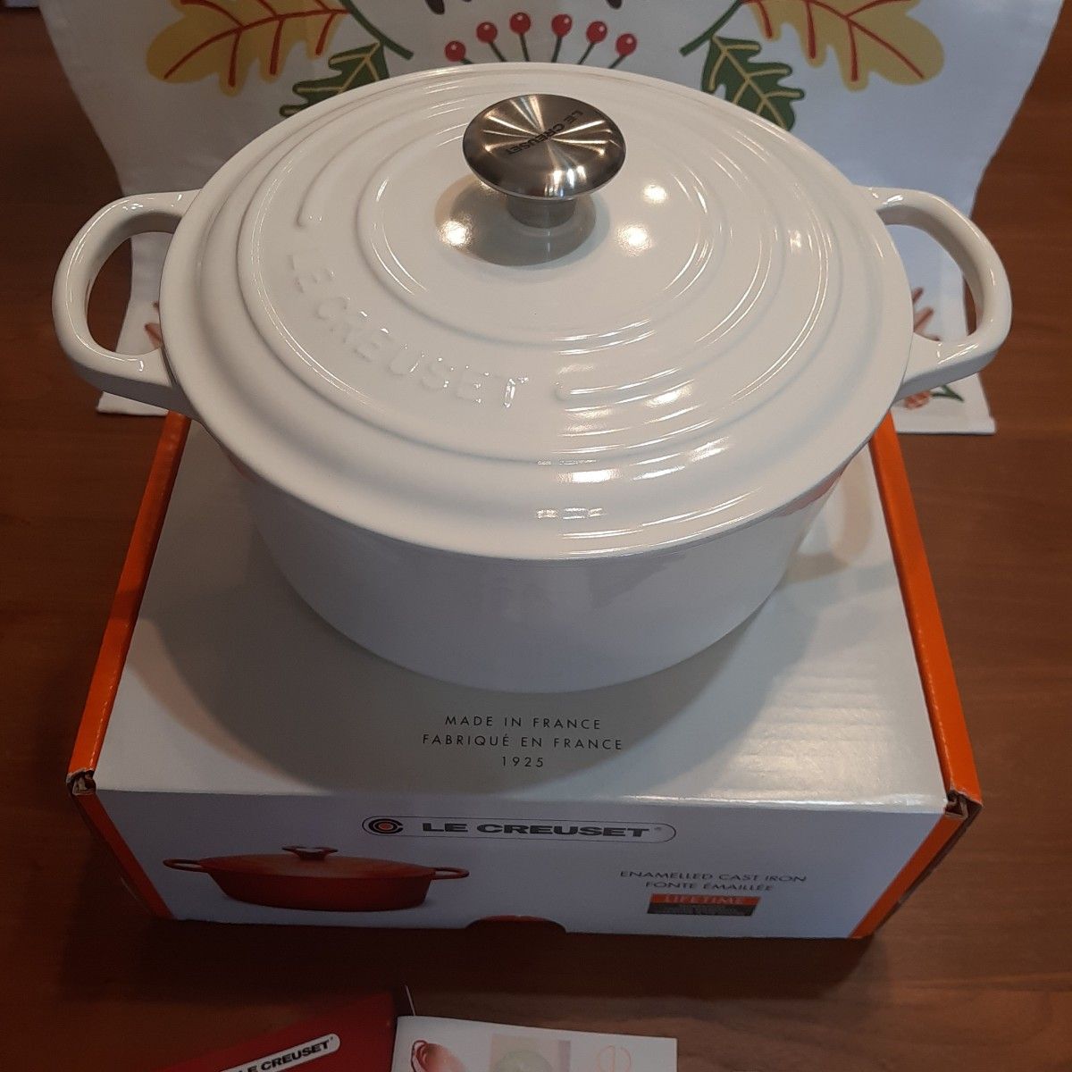 新品 ルクルーゼ ココットロンド 22cm 艶あり・ホワイト ル 新品 ルクルーゼ ココットロンド 22cm 艶あり・ホワイト ル