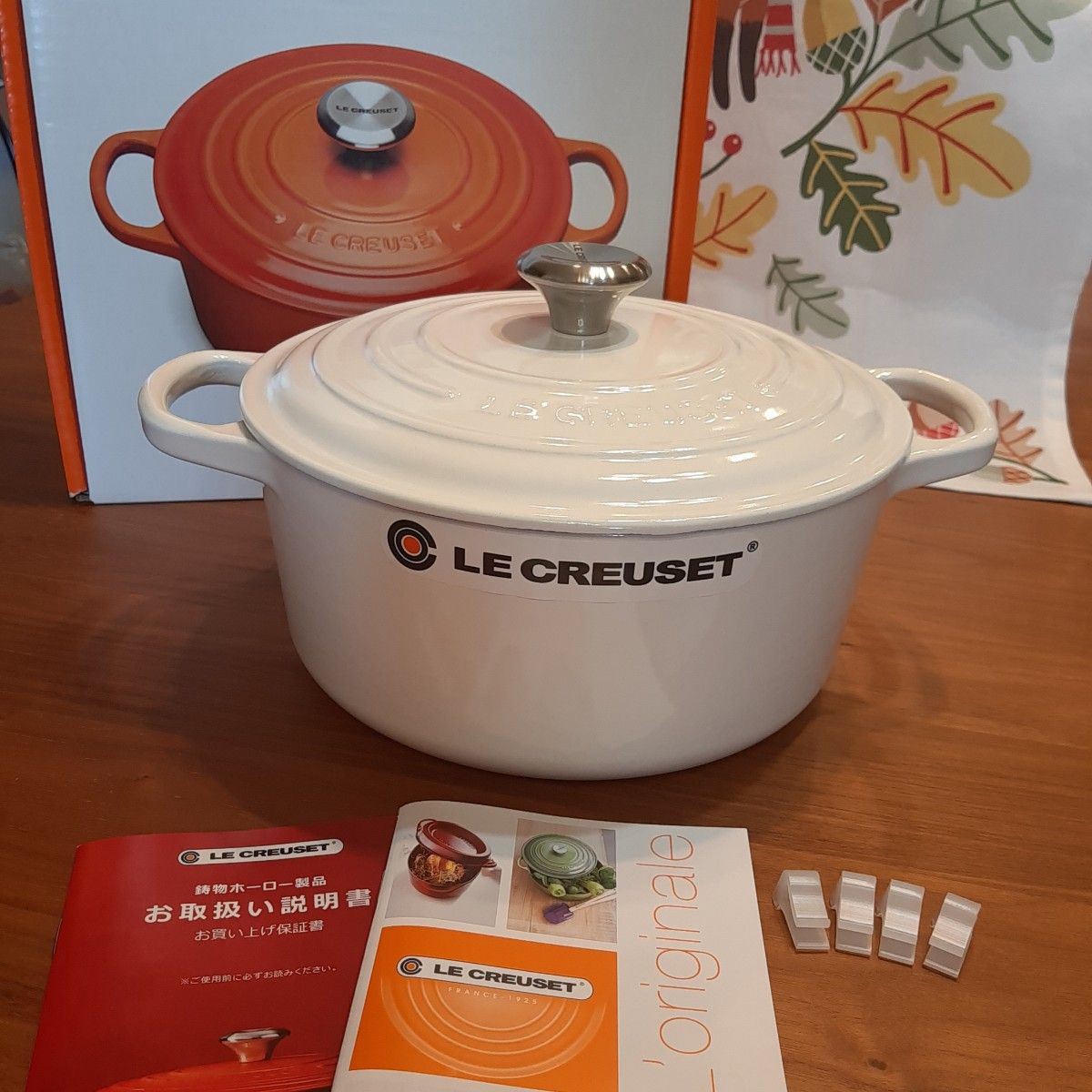新品 ルクルーゼ ココットロンド 22cm 艶あり・ホワイト ル 新品 ルクルーゼ ココットロンド 22cm 艶あり・ホワイト ル