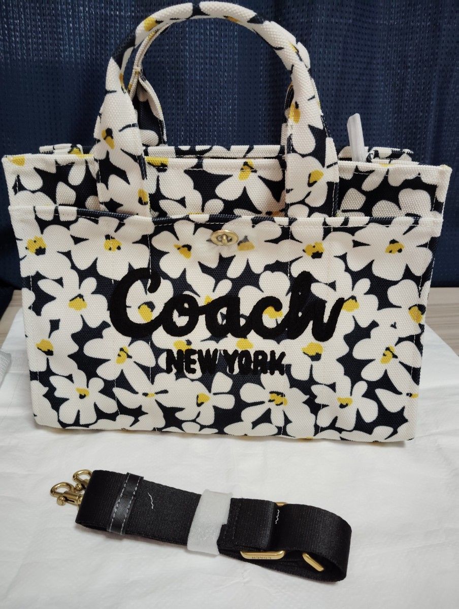 新品 COACHコーチ トートバッグ 花柄 ショルダー紐付き 袋有り 新品 COACHコーチ トートバッグ 花柄 ショルダー紐付き 袋有り