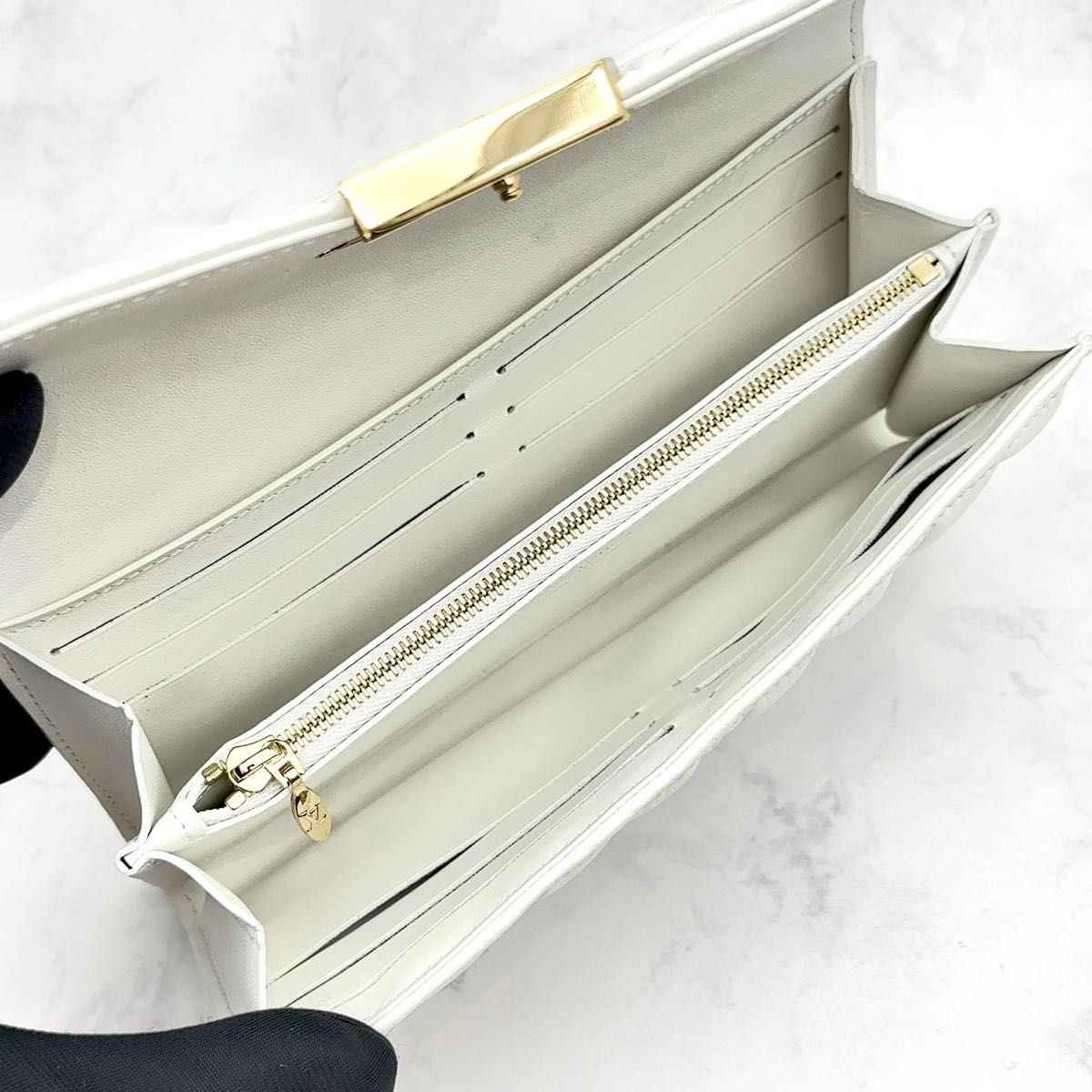 新品に近い】ルイヴィトン ポルトフォイユ カプシーヌ フラワー 新品に近い】ルイヴィトン ポルトフォイユ カプシーヌ フラワー